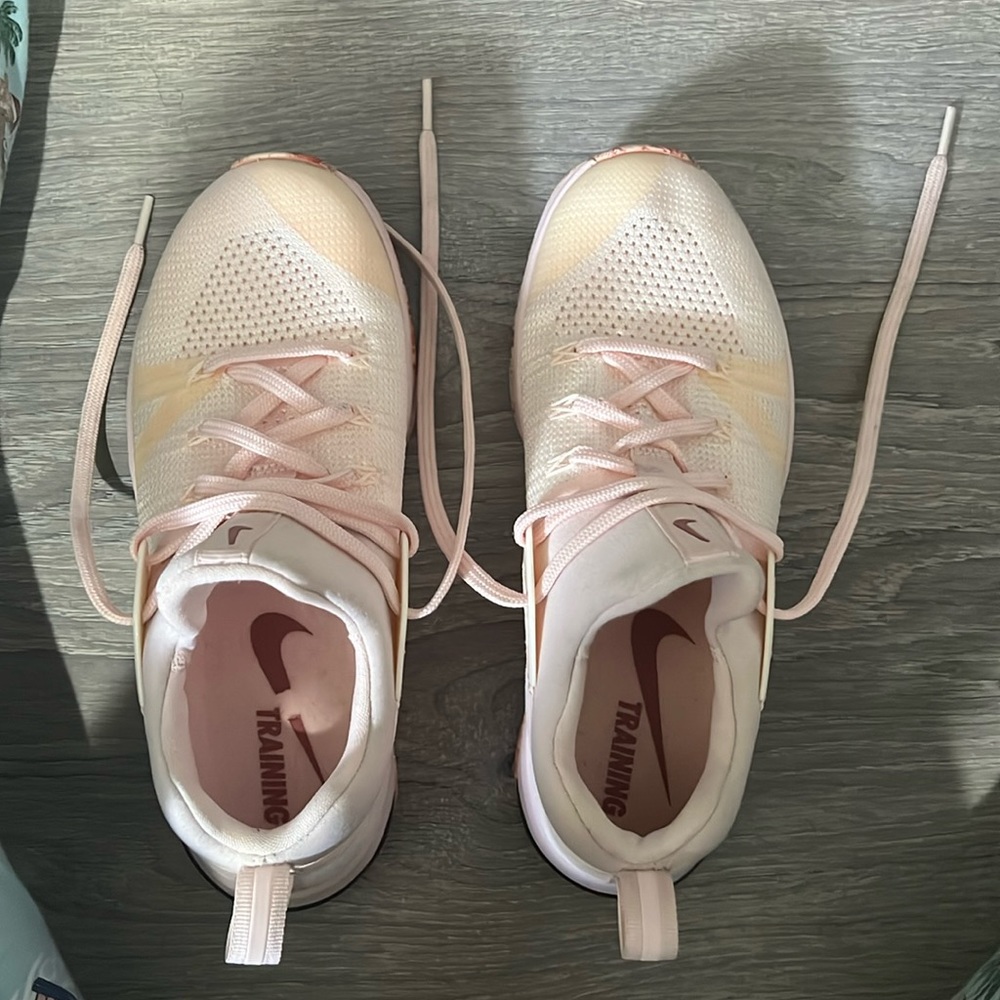 NIKE METCON SIZE 8 PINK